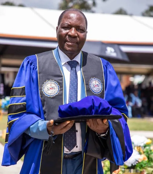 Omutandiisi wa Maganjo Grain Millers Dr Benon Luggya Atenderezza katonda kulwa Diguli okuva ku Bugema University Bibiino Ebyewunyisa kubulamu bwe